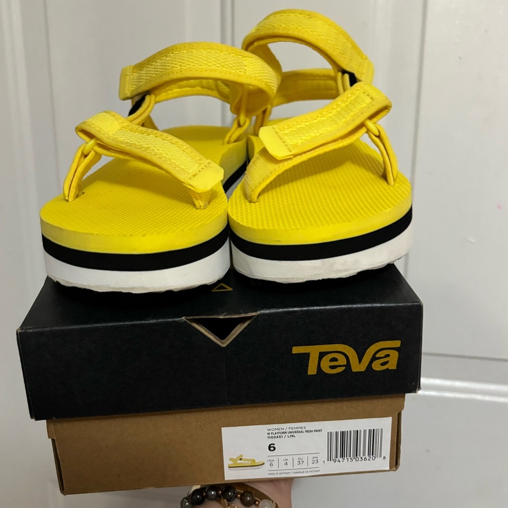 Pre loved Teva Platform Sandals Size Women’s Us 6
